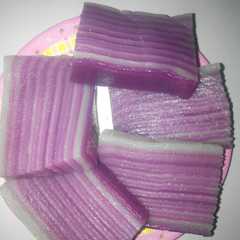 A picture of Kue lapis tepung beras.