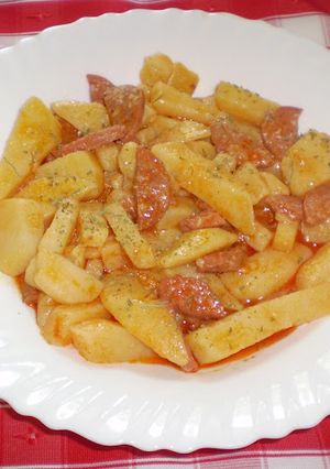 Krumpli tokány szalámival recept fotója