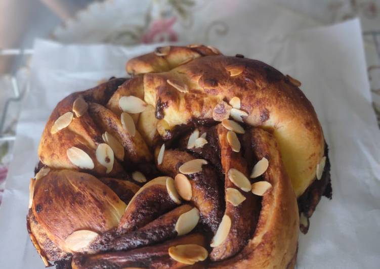 Choco Crunchy Babka