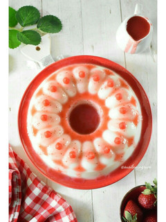 Foto resep Puding Susu Saus Strawberry