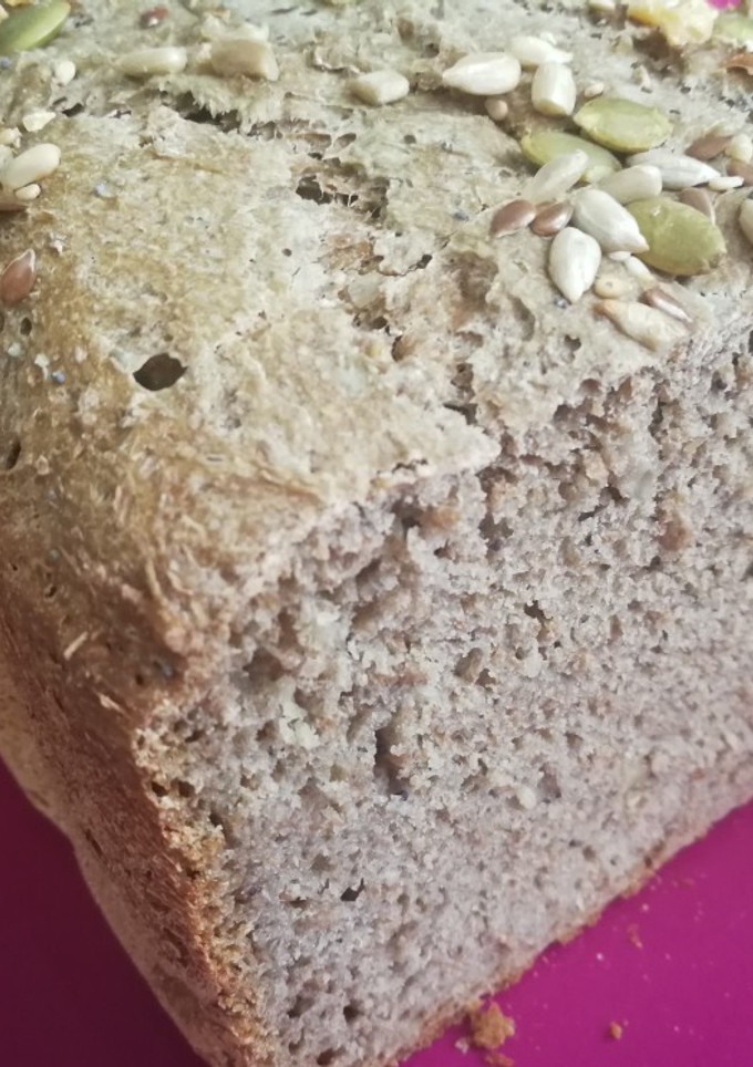 Una foto de Pan de espelta con espirulina en panificadora