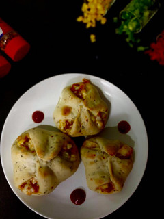 ચીઝી વેજ પાર્સલ (Cheesy Veg. Parcel Recipe In Gujarati) રેસીપી મુખ્ય ફોટો