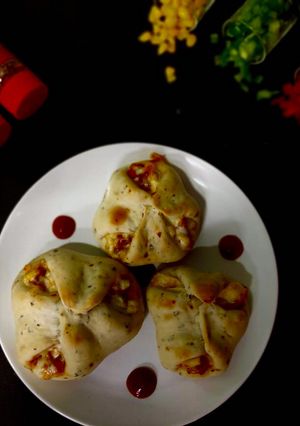 ચીઝી વેજ પાર્સલ (Cheesy Veg. Parcel Recipe In Gujarati) રેસીપી મુખ્ય ફોટો