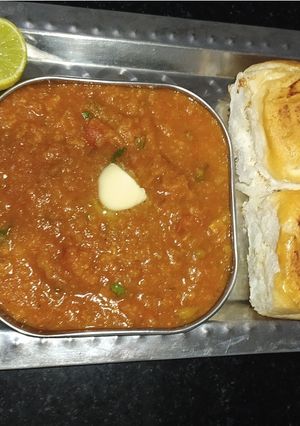 પાવભાજી (Pav Bhaji Recipe In Gujarati) રેસીપી મુખ્ય ફોટો