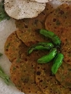 મલ્ટીગ્રેઇન ઢેબરા (Multigrain Dhebra Recipe In Gujarati) રેસીપી મુખ્ય ફોટો