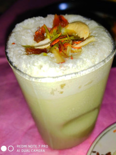 केसर ठंडाई (Kesar thandai recipe in hindi) रेसिपी मुख्य फोटो