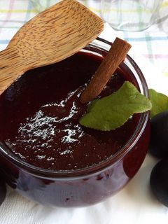 Una foto de Mermelada sencilla de ciruelas rojas