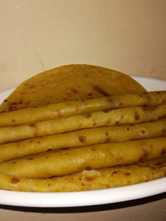 A picture of Chapatis.