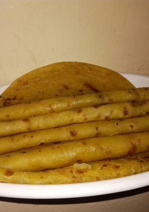 A picture of Chapatis.