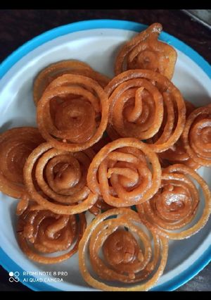 જલેબી(Jalebi Recipe in Gujarati) રેસીપી મુખ્ય ફોટો