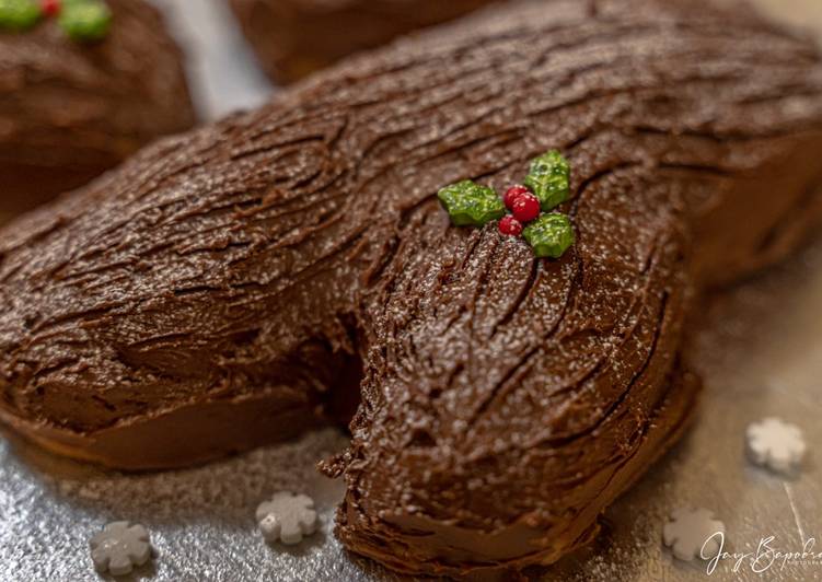 Step-by-Step Guide to Make Gordon Ramsay Biscoff Christmas yule log