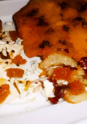 Una foto de Rebozados de cerdo con quesos y membrillo