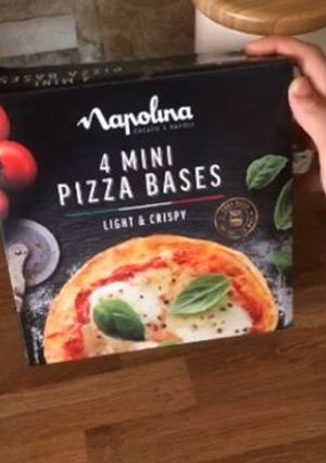 A picture of Personalise your Own Pizza #uwehallslife.