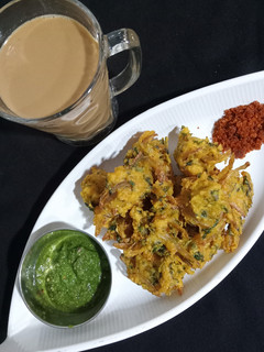 चावल प्याज के पकौड़े (Chawal Pyaj ke Pakode recipe in Hindi) रेसिपी मुख्य फोटो
