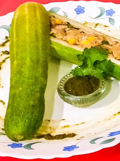 थाई पुलाव सलाद इन कुकुंबर बोट(Thai pulao salad in cucumber boat रेसिपी मुख्य फोटो