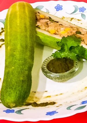 थाई पुलाव सलाद इन कुकुंबर बोट(Thai pulao salad in cucumber boat रेसिपी मुख्य फोटो