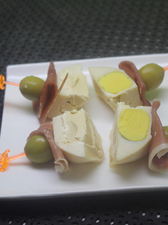 Una foto de Huevo cuadrado con jamón y queso