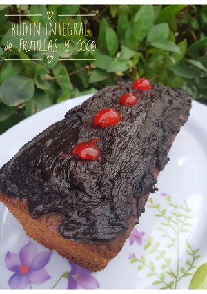 Una foto de Budín Integral de Frutillas y Coco