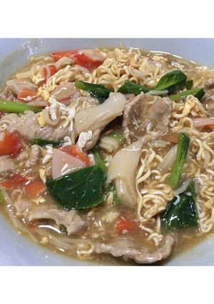 รูปของ ราดหน้ามาม่าทรงเครื่อง