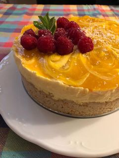 Una foto de Cheesecake de mango y chocolate blanco