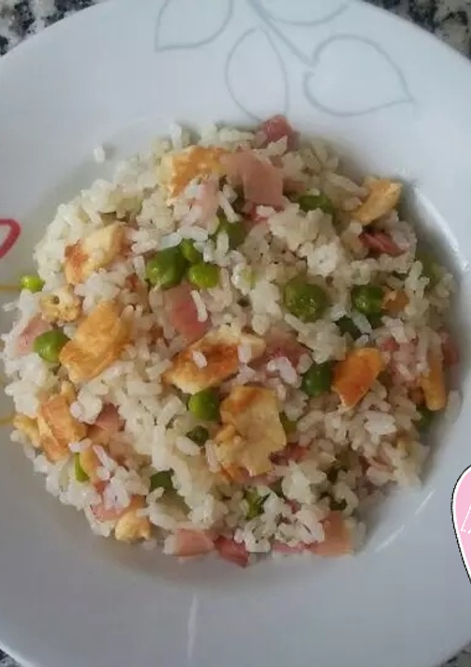 Una foto de Arroz tres delicias express estilo occidental