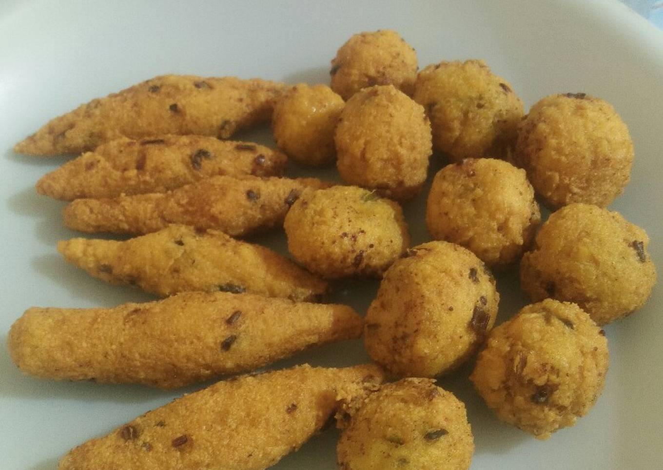 5. MENU SELINGAN "STIK DAN BOLA TAHU IKAN NILA" (USIA 8M+)