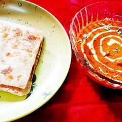 A picture of Restaurant style butter chicken with paratha.