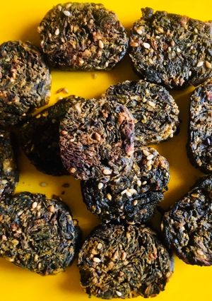 झटपट अळू वडी (alu wadi recipe in marathi) रेसिपी चे मुख्य फोटो 