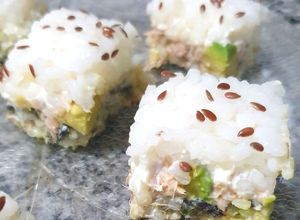 Una foto de Sushi cuadrado 🍱