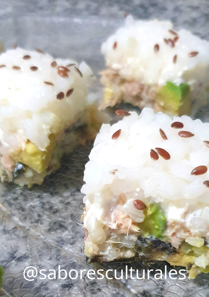 Una foto de Sushi cuadrado 🍱