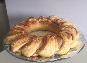 Una foto de Rosca de jamón y queso