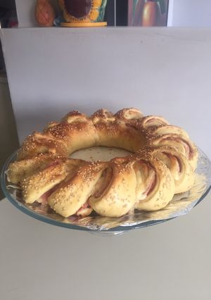 Una foto de Rosca de jamón y queso