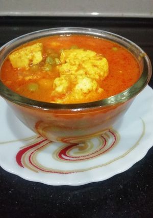A picture of Jain Matar Paneer.