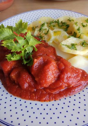 Una foto de Magro con tomate malagueño
