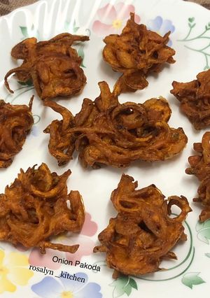 A picture of Onion Pakoda.