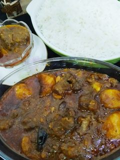 খাসির মাংসের আলু দিয়ে ঝোল সাথে বাসমতি চালের ভাত (Khasir mangsher aloo diye jhol recipe in Bengali) রেসিপির প্রধান ছবি