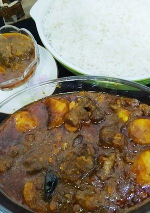 খাসির মাংসের আলু দিয়ে ঝোল সাথে বাসমতি চালের ভাত (Khasir mangsher aloo diye jhol recipe in Bengali) রেসিপির প্রধান ছবি