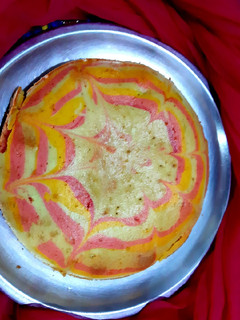 कलरफुल एगलेस मार्बल केक(colourfull eggless marble cake recipe in hindi) रेसिपी मुख्य फोटो
