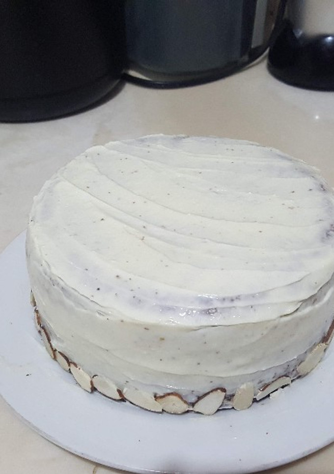 Una foto de Pastel de zanahoria keto con glaseado de queso crema