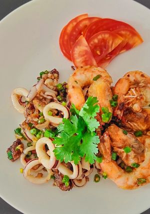 รูปของ กุ้ง+หมึกทอด ผัดพริกเกลือ