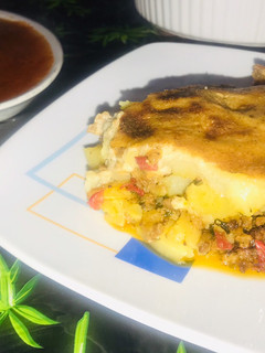 Una foto de Gratinado patata y carne picada 🍲