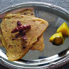 A picture of Dal Paratha.
