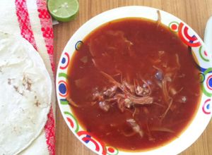 Una foto de Caldo de deshebrada de res (Olla de cocción lenta-CrockPot-SlowCooker)