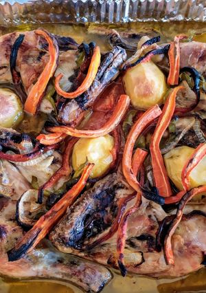 Foto principal de Traseros de pollo con verduritas al horno