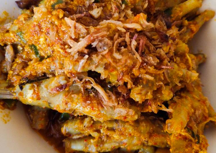 Ceker mercon oseng telur