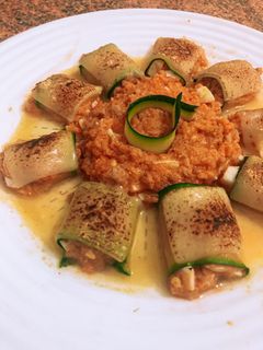 Una foto de Rollitos de calabacín rellenos 🥒