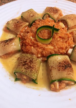 Una foto de Rollitos de calabacín rellenos 🥒