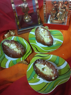 रबड़ी गुलाबजामुन (Rabri gulab jamun recipe in Hindi) रेसिपी मुख्य फोटो