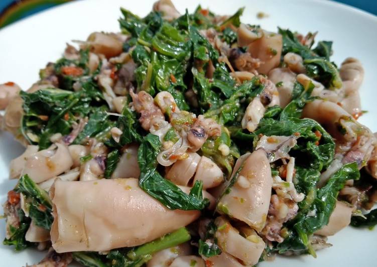 Bagaimana Menyiapkan Tumis pedas baby cumi asin daun pepaya yang Menggugah Selera