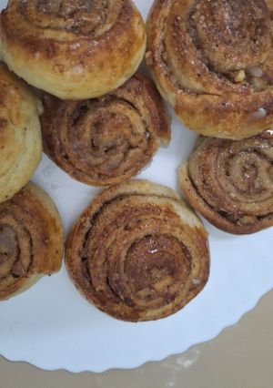 Una foto de Rollitos te canela y nuez manjar 😋😋